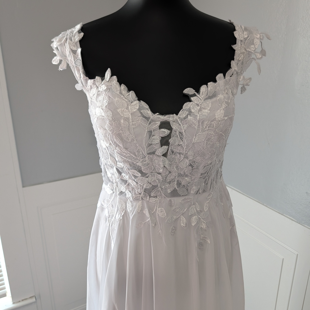 Source Unknown White Floral Wedding Dress